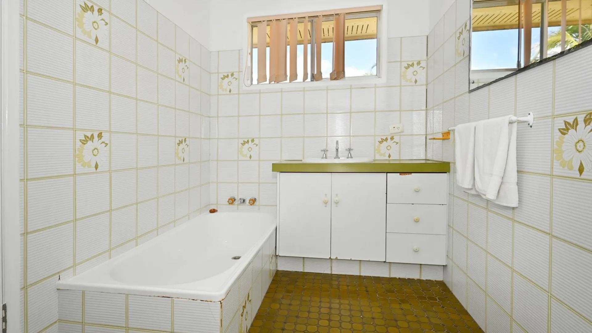 Holiday home Bungalow On The Beach 4 B/R, 8 Guests, Aircon Zg2 Buddina