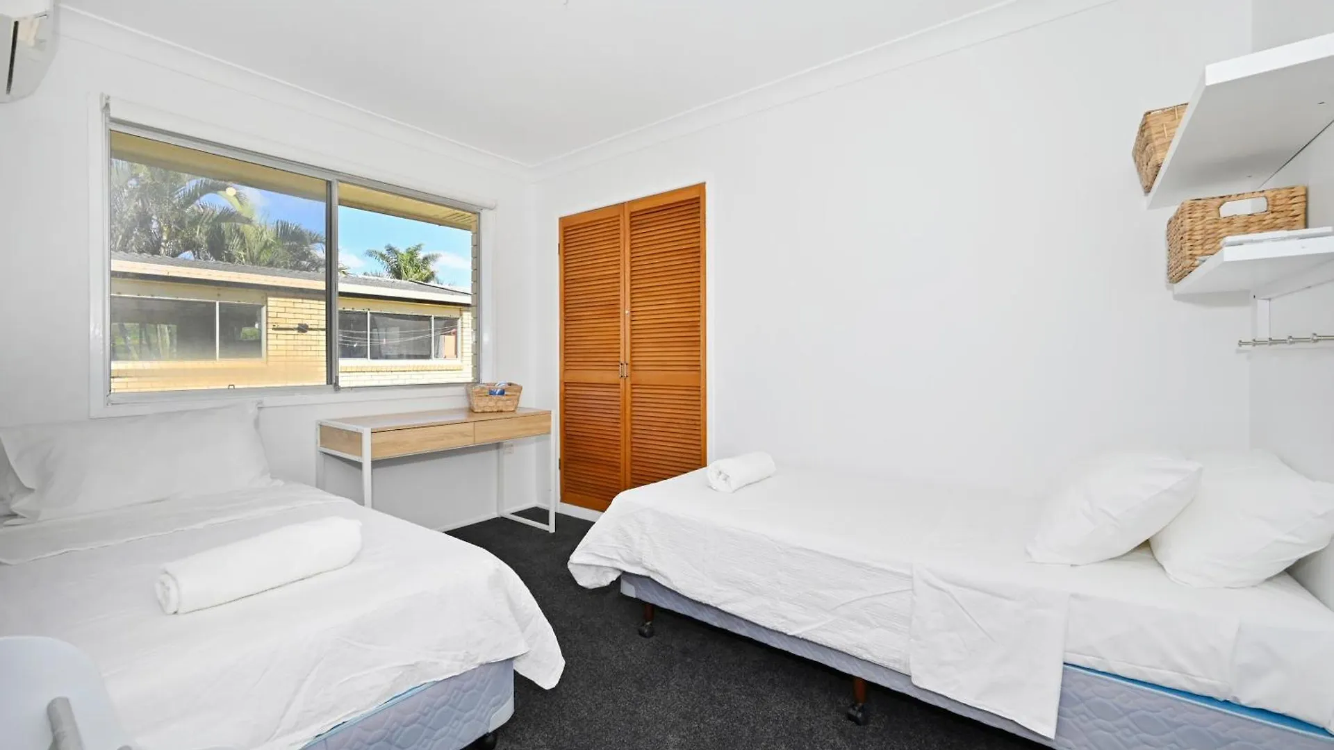 Bungalow On The Beach 4 B/R, 8 Guests, Aircon Zg2 Buddina Australia