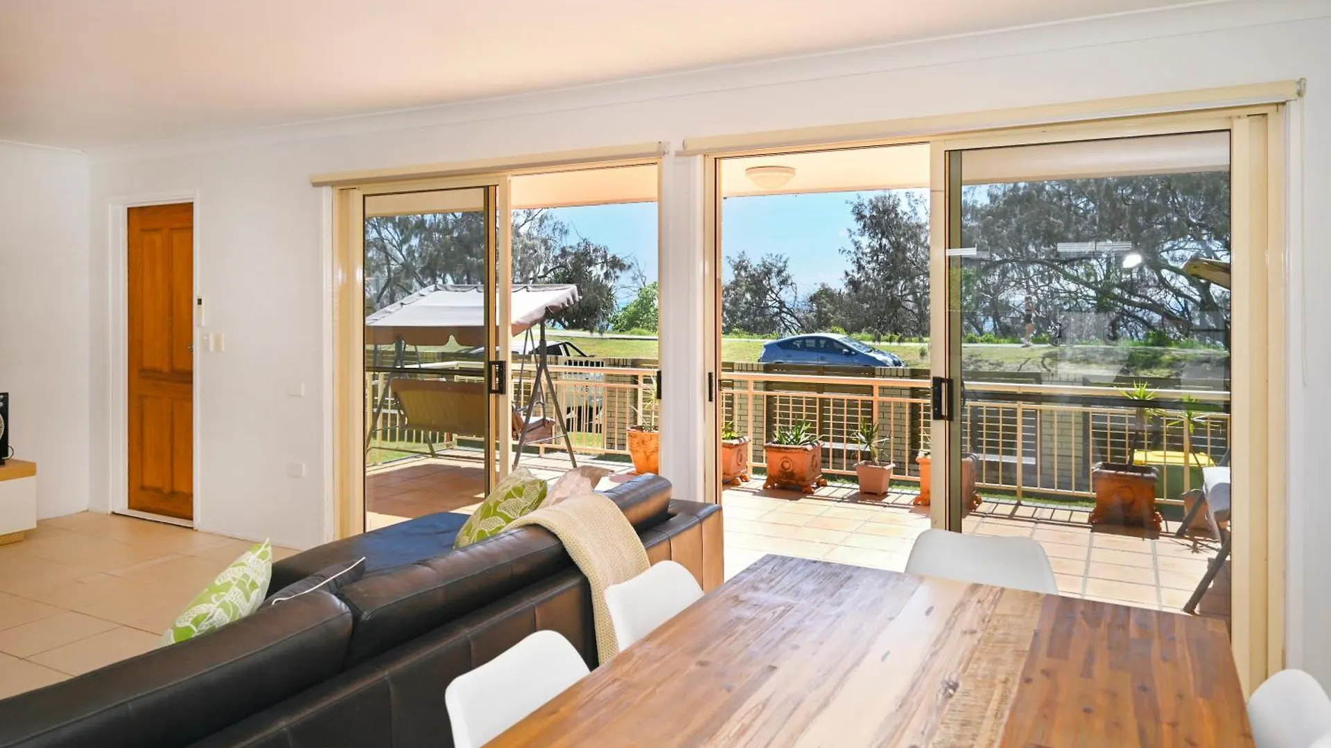 Bungalow On The Beach 4 B/R, 8 Guests, Aircon Zg2 Buddina 0*,  Australia