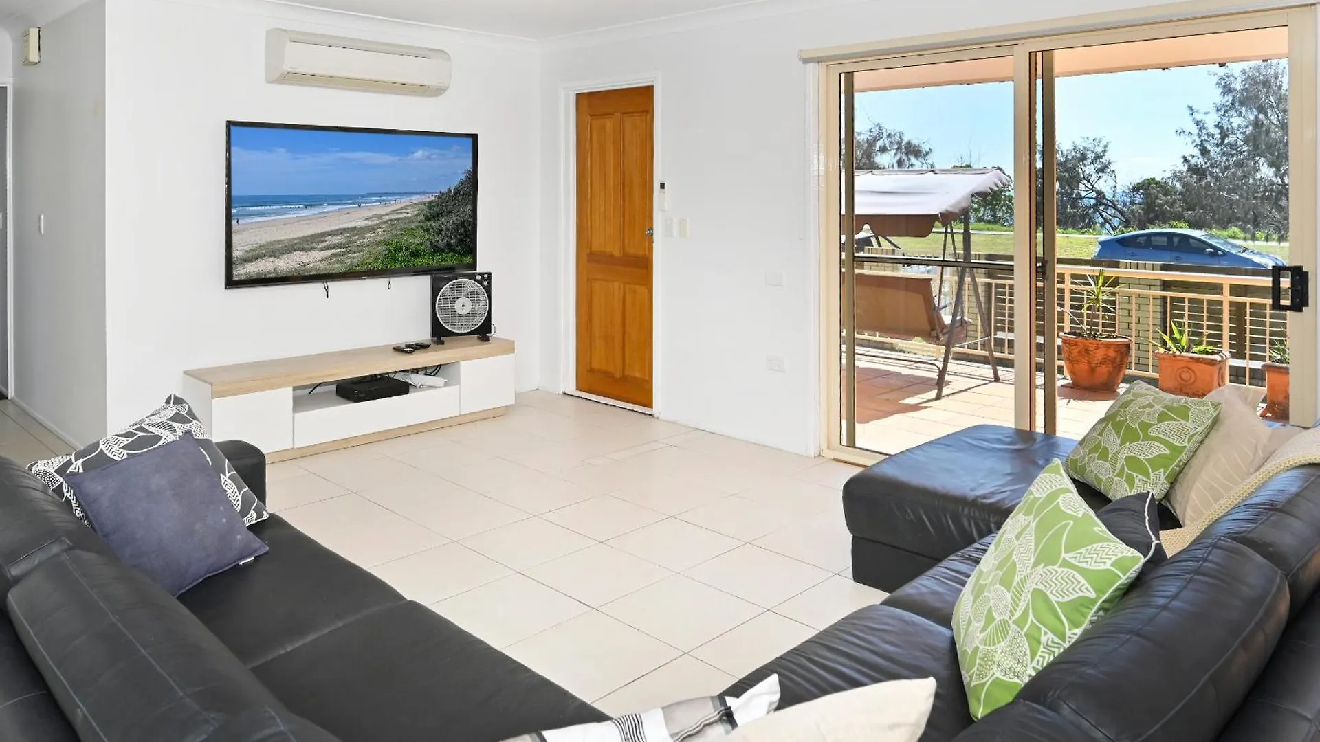 Holiday home Bungalow On The Beach 4 B/R, 8 Guests, Aircon Zg2 Buddina Australia